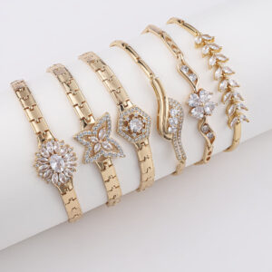 Trendy 18K Gold Plated Butterfly & Clover Zircon Charm Bracelet for Women – Copper Base Pulsera