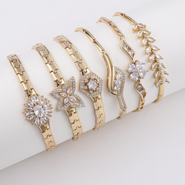 Trendy 18K Gold Plated Butterfly & Clover Zircon Charm Bracelet for Women – Copper Base Pulsera